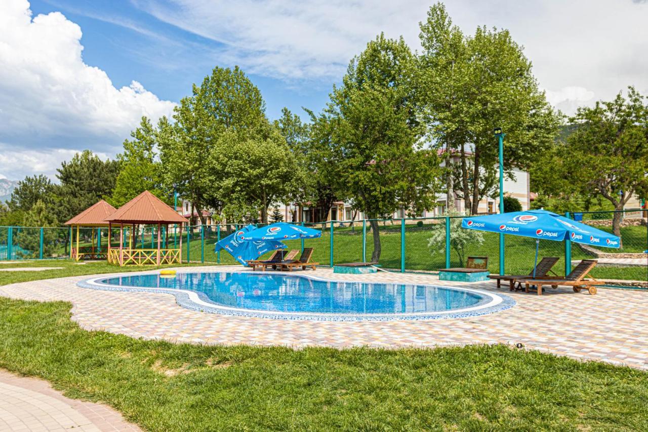 Лайнер Горный Курортный Комплекс Layner в Чимгане Экстерьер фото